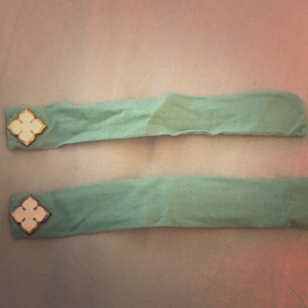 Mint green poppy clips. Never used